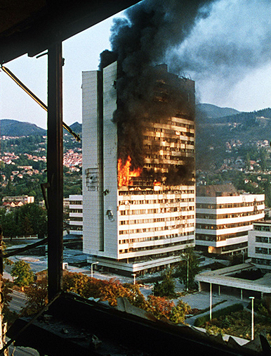 sarajevo-building-burns